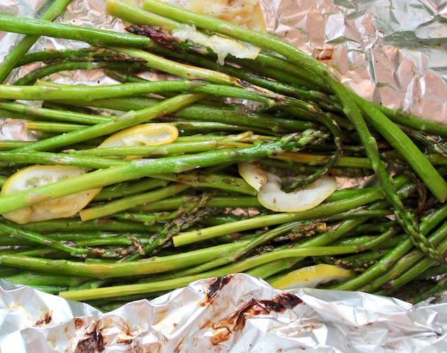 grilled asparagus on foil